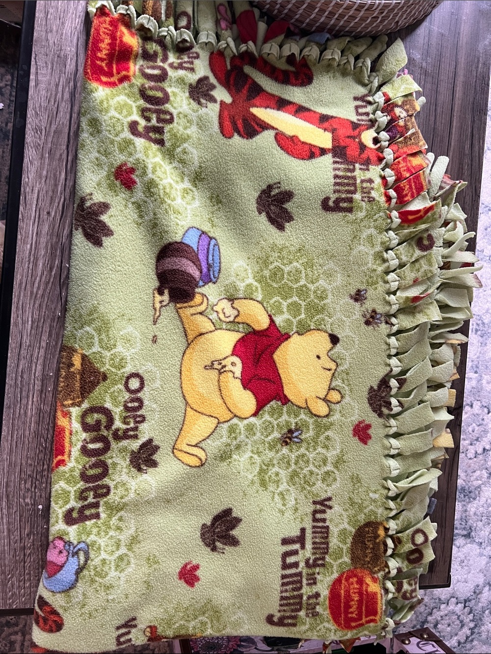 Vintage Winnie The Pooh Fleece Tie Blanket Y2K Disney Honey Pot